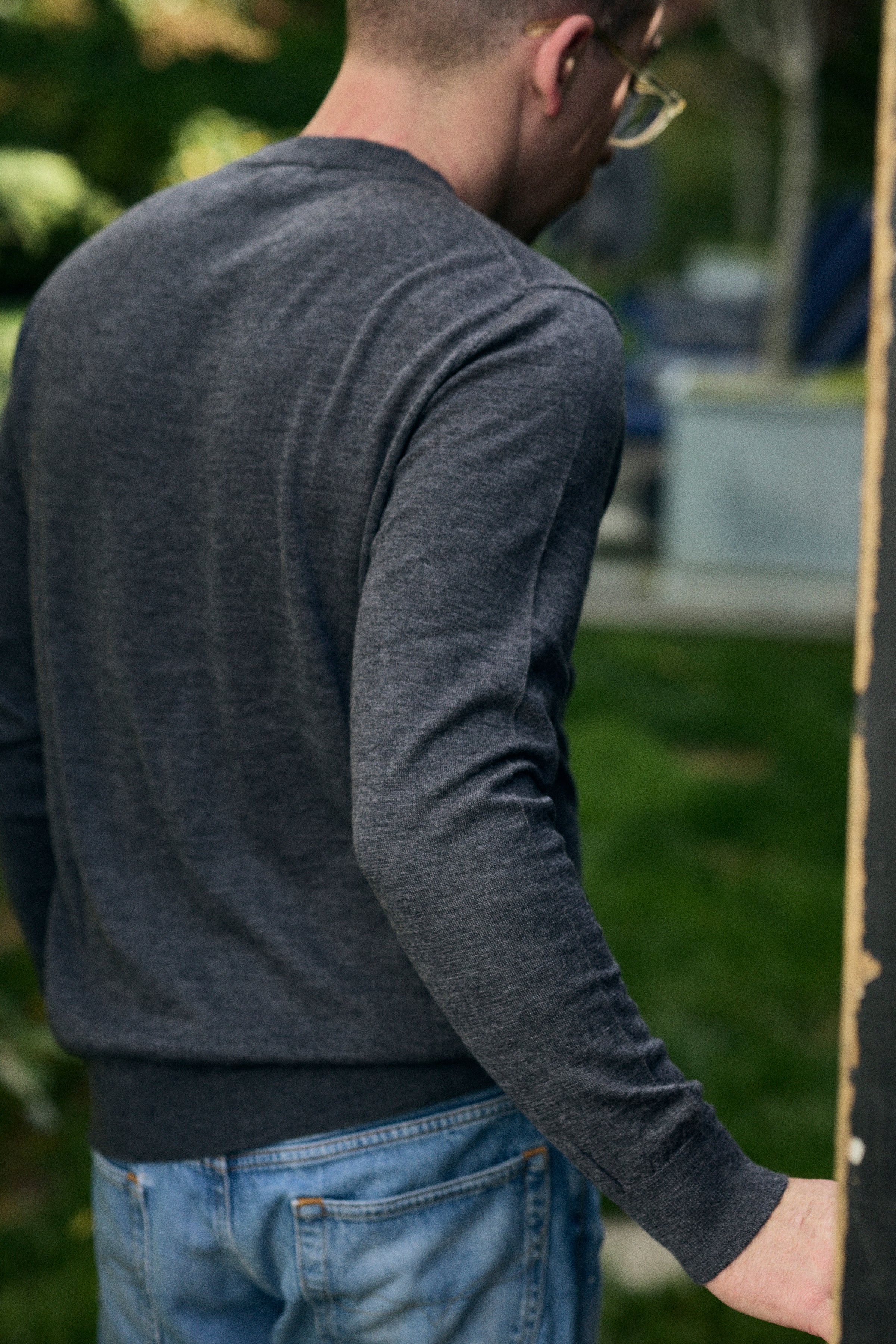Hank Fine Cashmere Newman Sweater in Charcoal