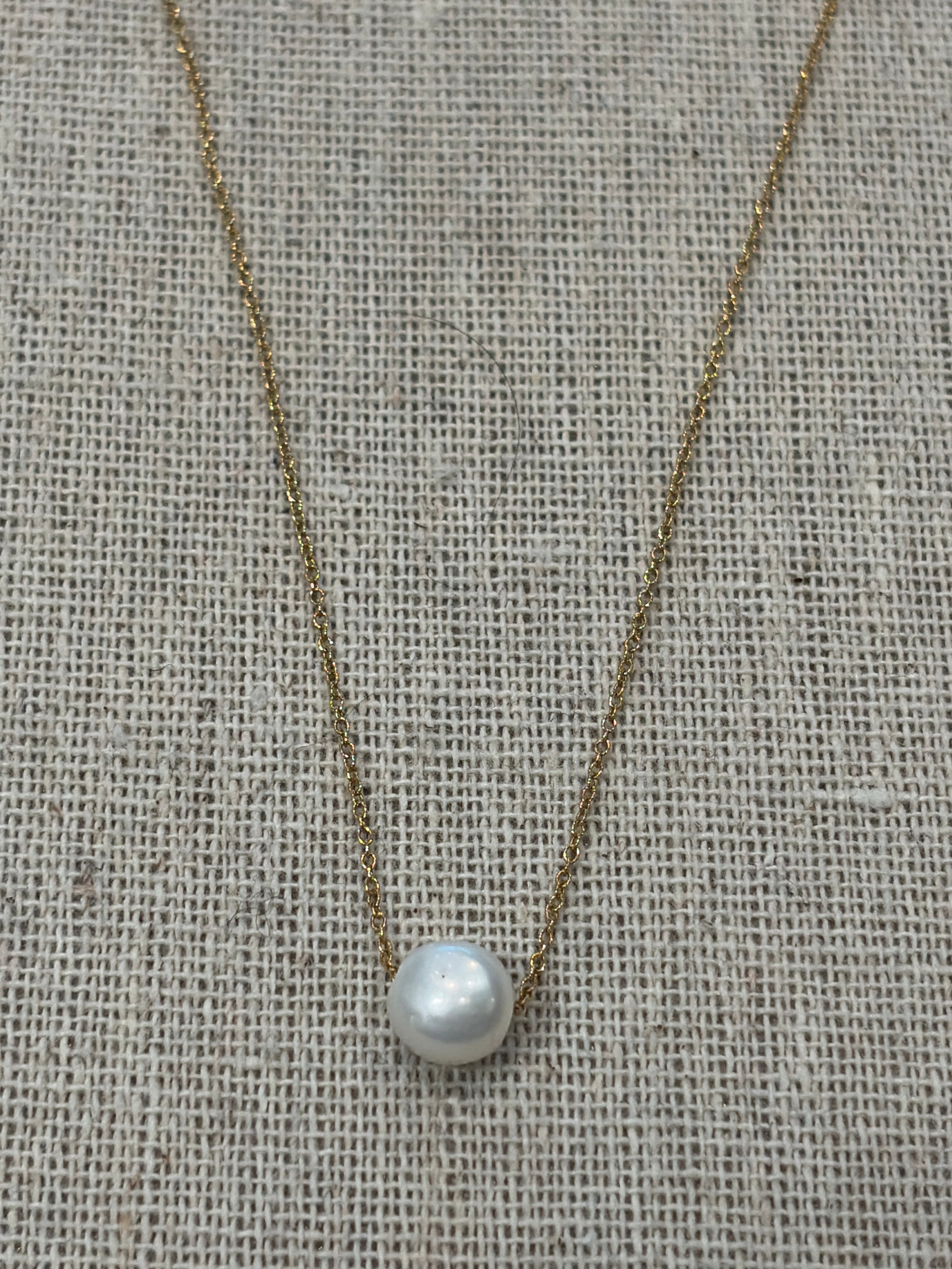 Radziwell Medium Single Pearl Necklace