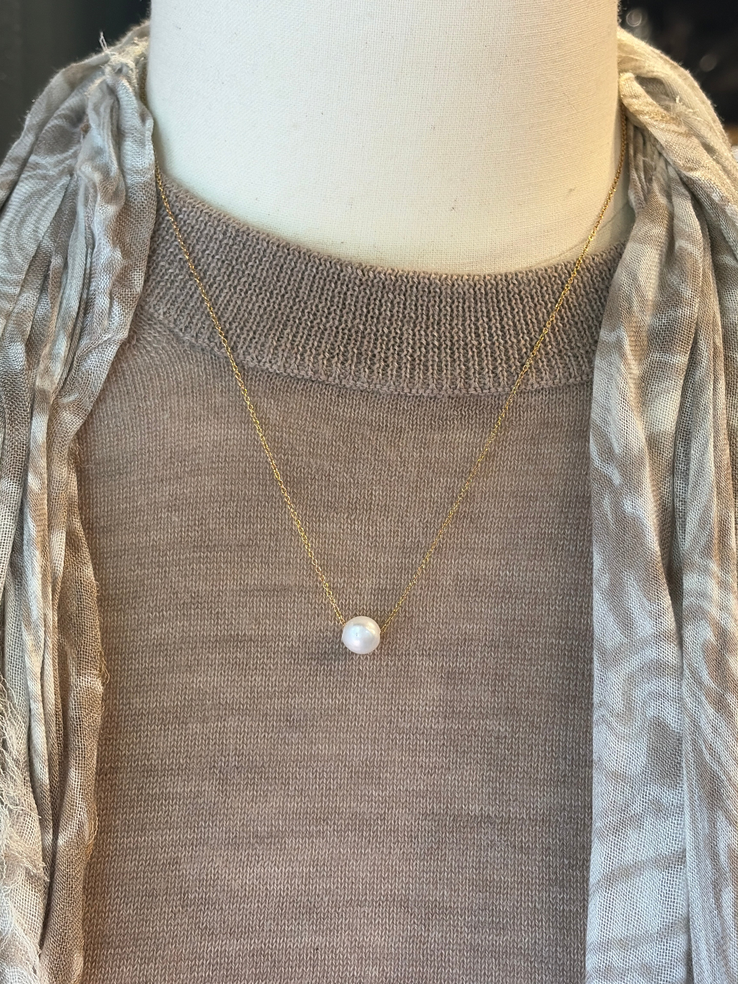 Radziwell Medium Single Pearl Necklace