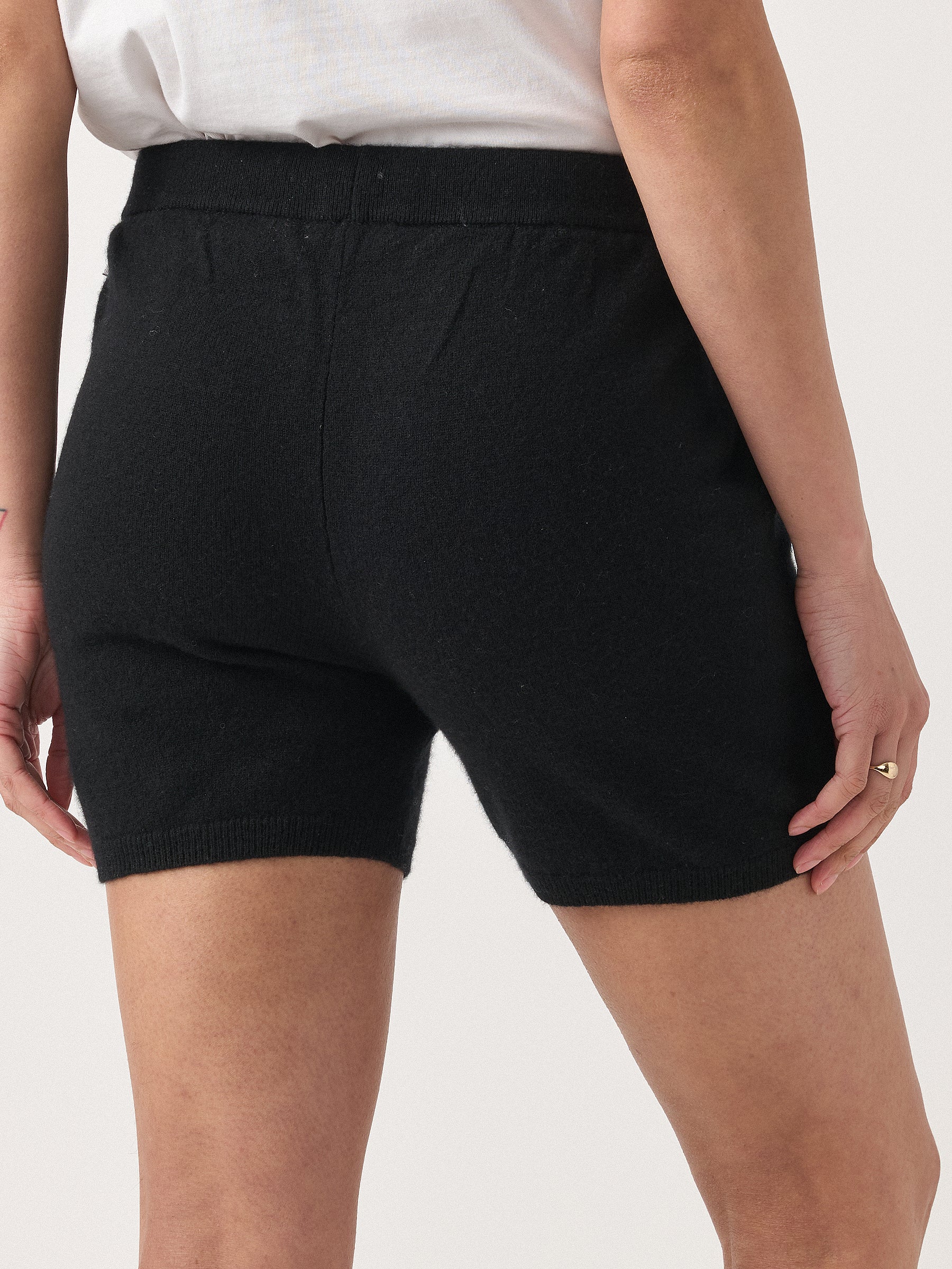 Hank Cashmere William Shorts in Black