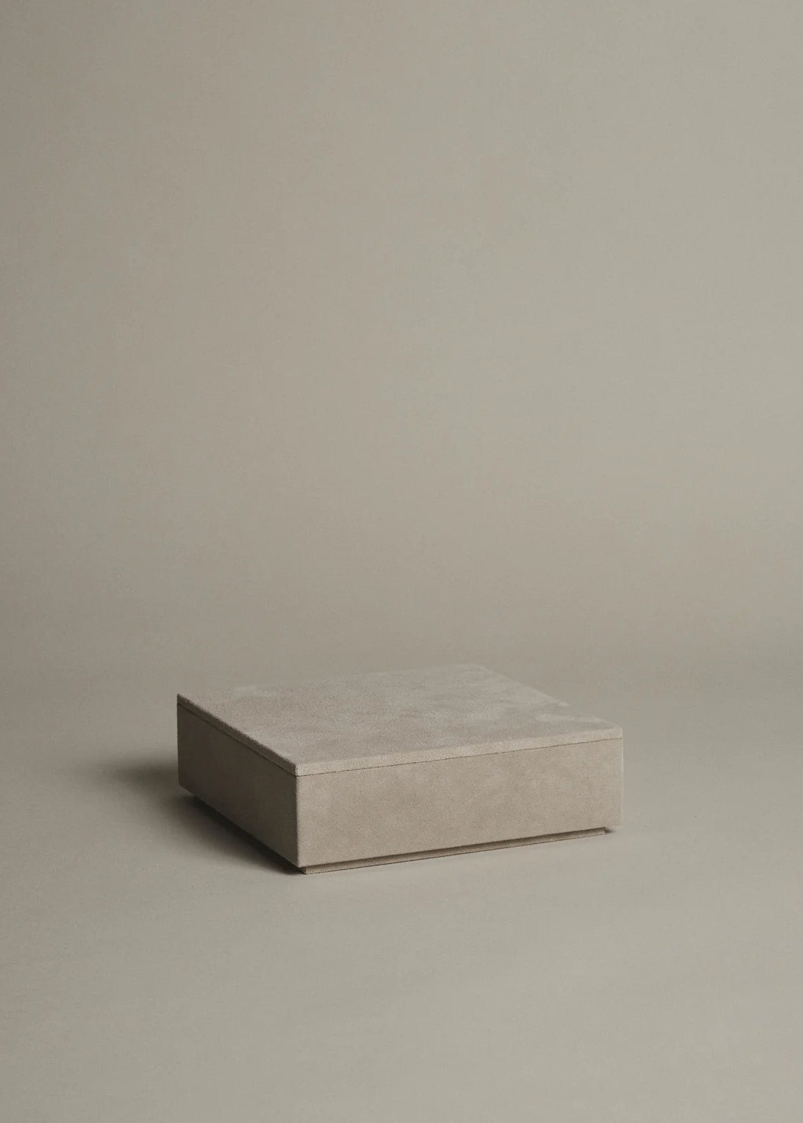 Eimi Benét Suede Box, Oyster