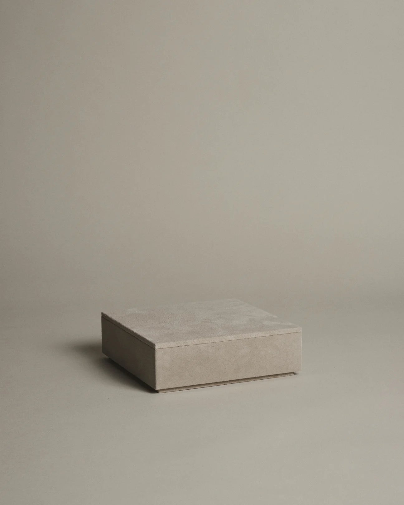 Eimi Benét Suede Box, Oyster