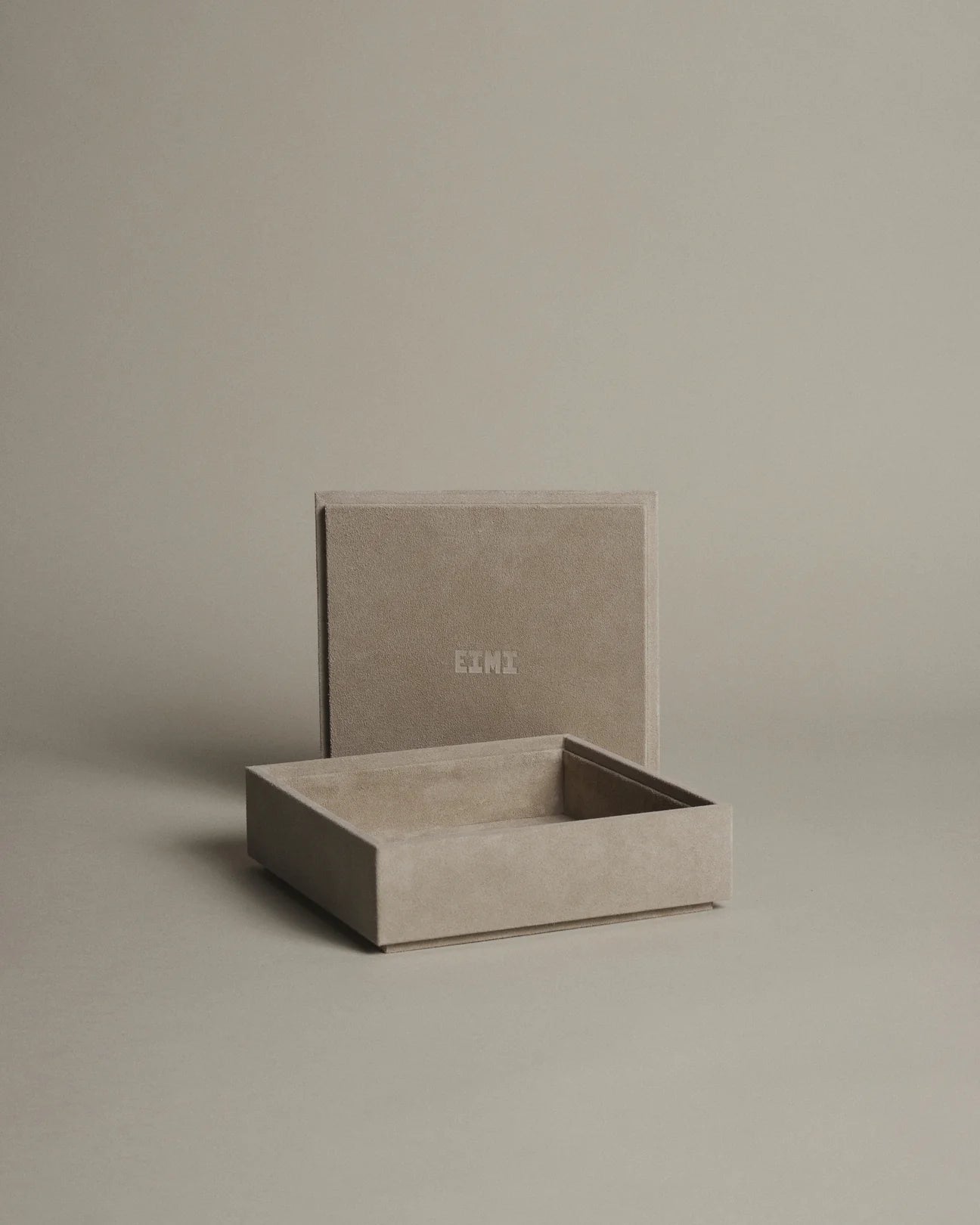 Eimi Benét Suede Box, Oyster