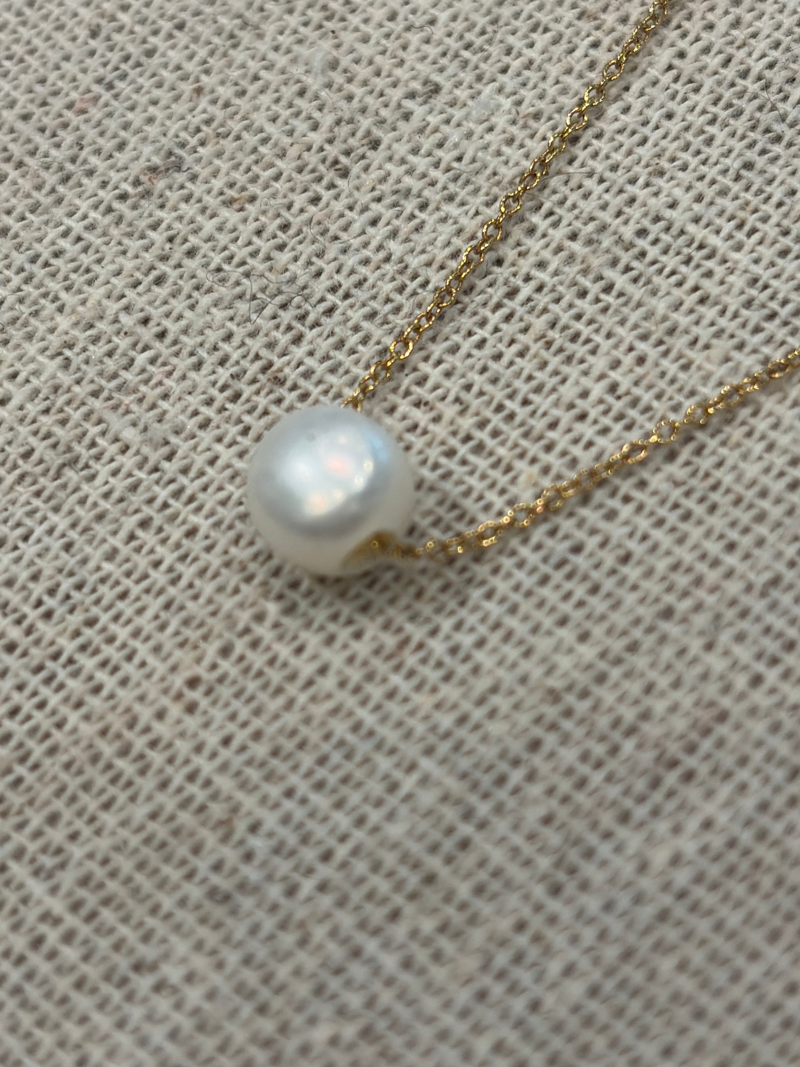 Radziwell Medium Single Pearl Necklace
