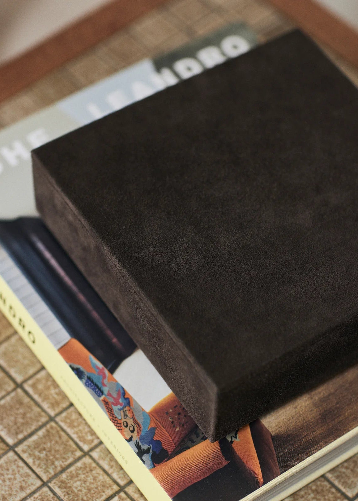 Eimi Benét Suede Box, Chocolate