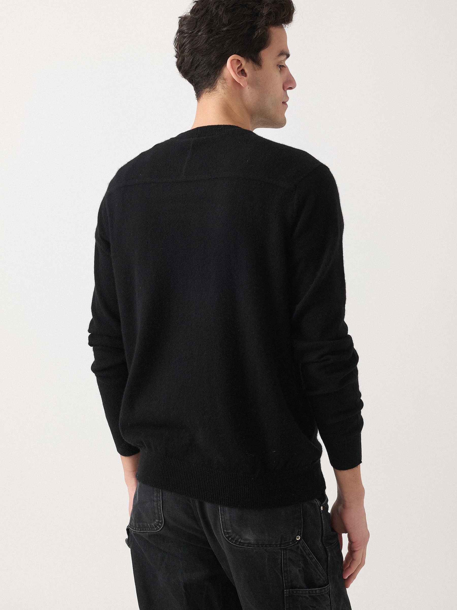 hank-unisex-chester-crewneck-sweater-in-black