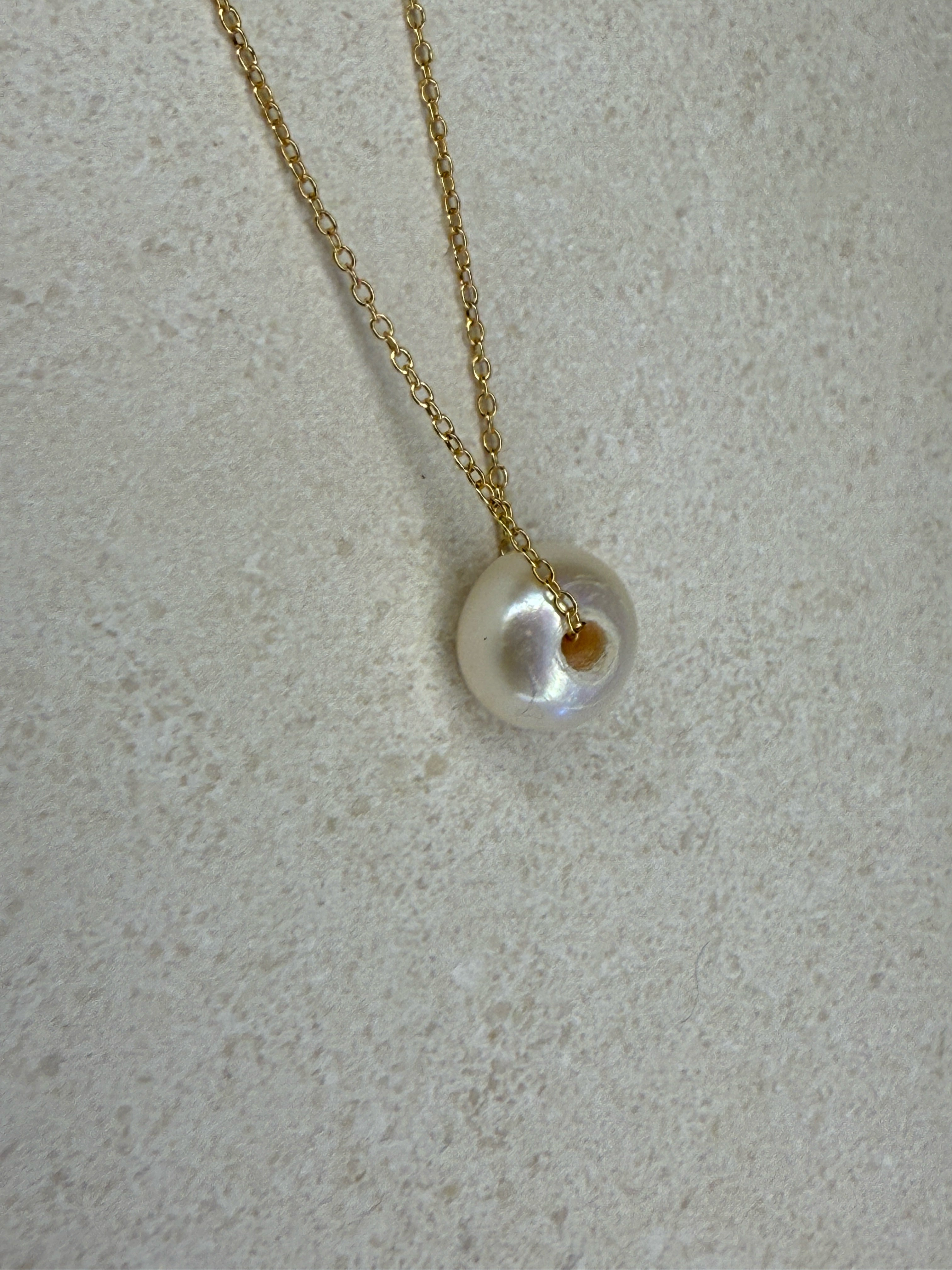Radziwell Medium Single Pearl Necklace