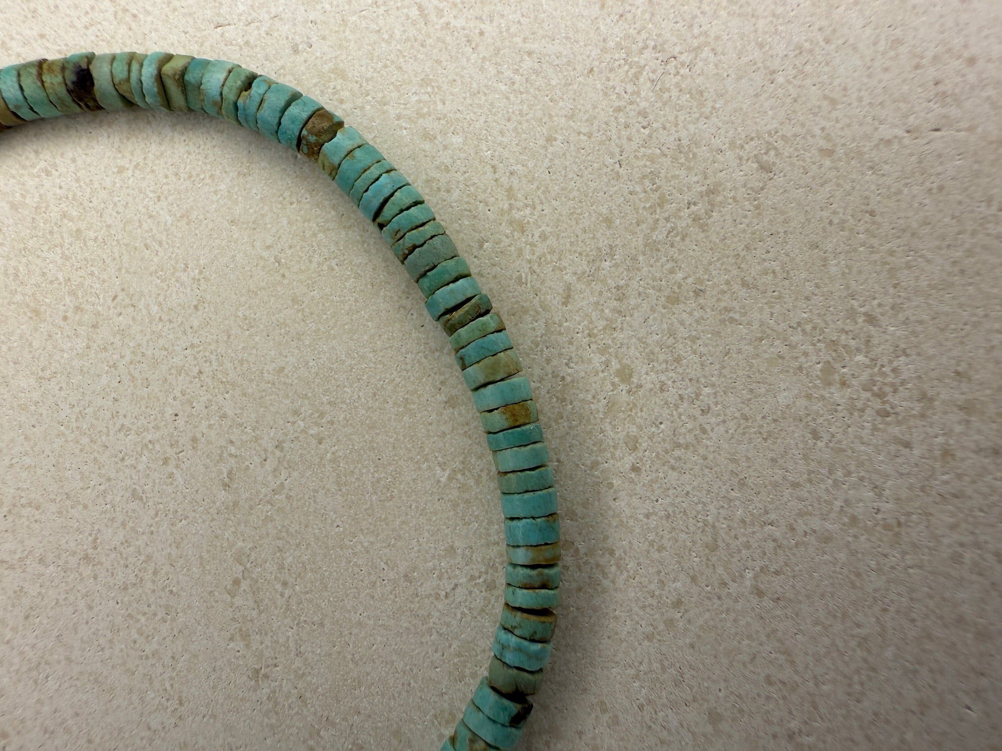 Tire-Cut Turquoise Beaded Bracelet