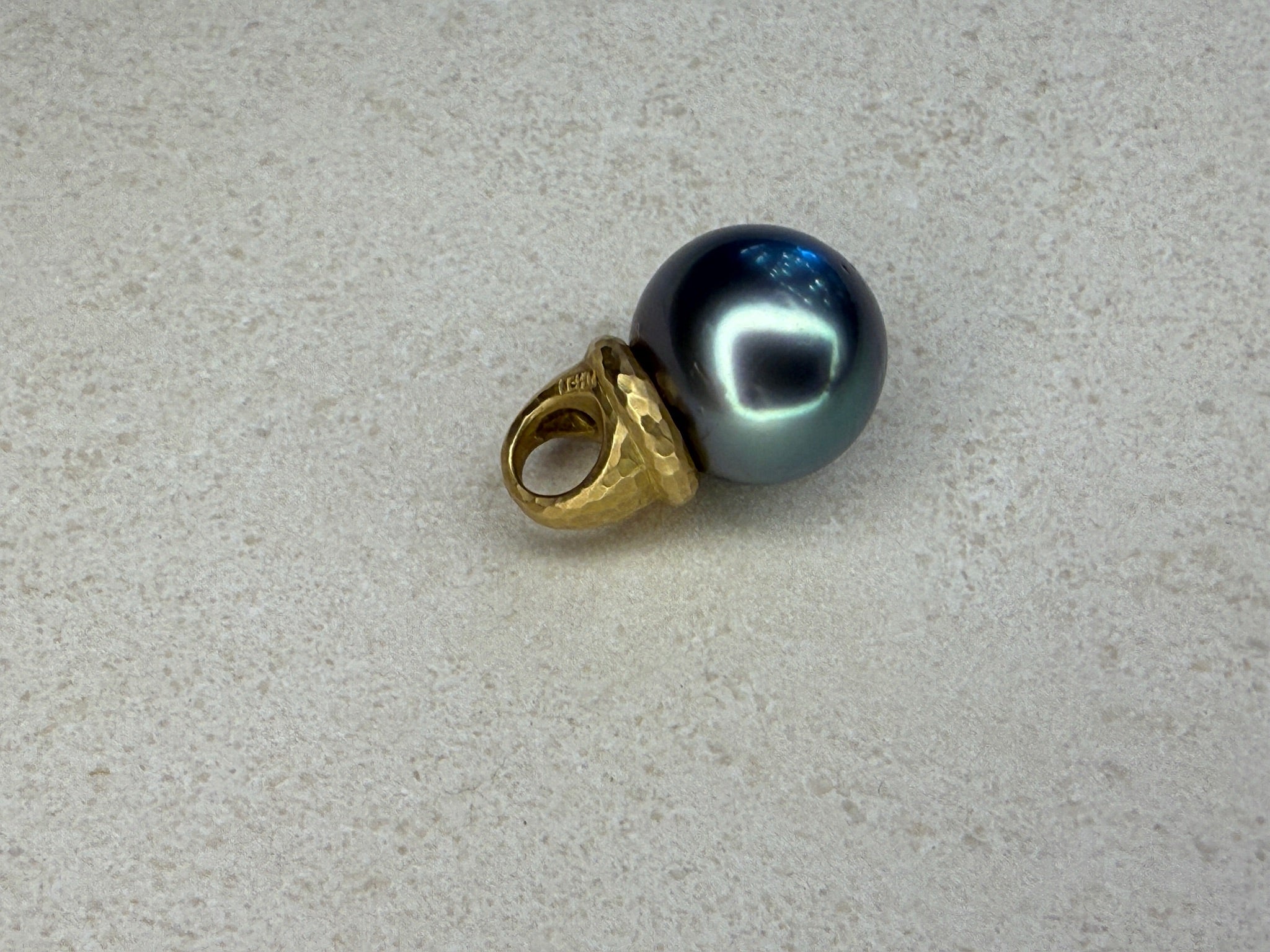Bracelet Pendant: Peacock Green Tahitian Pearl